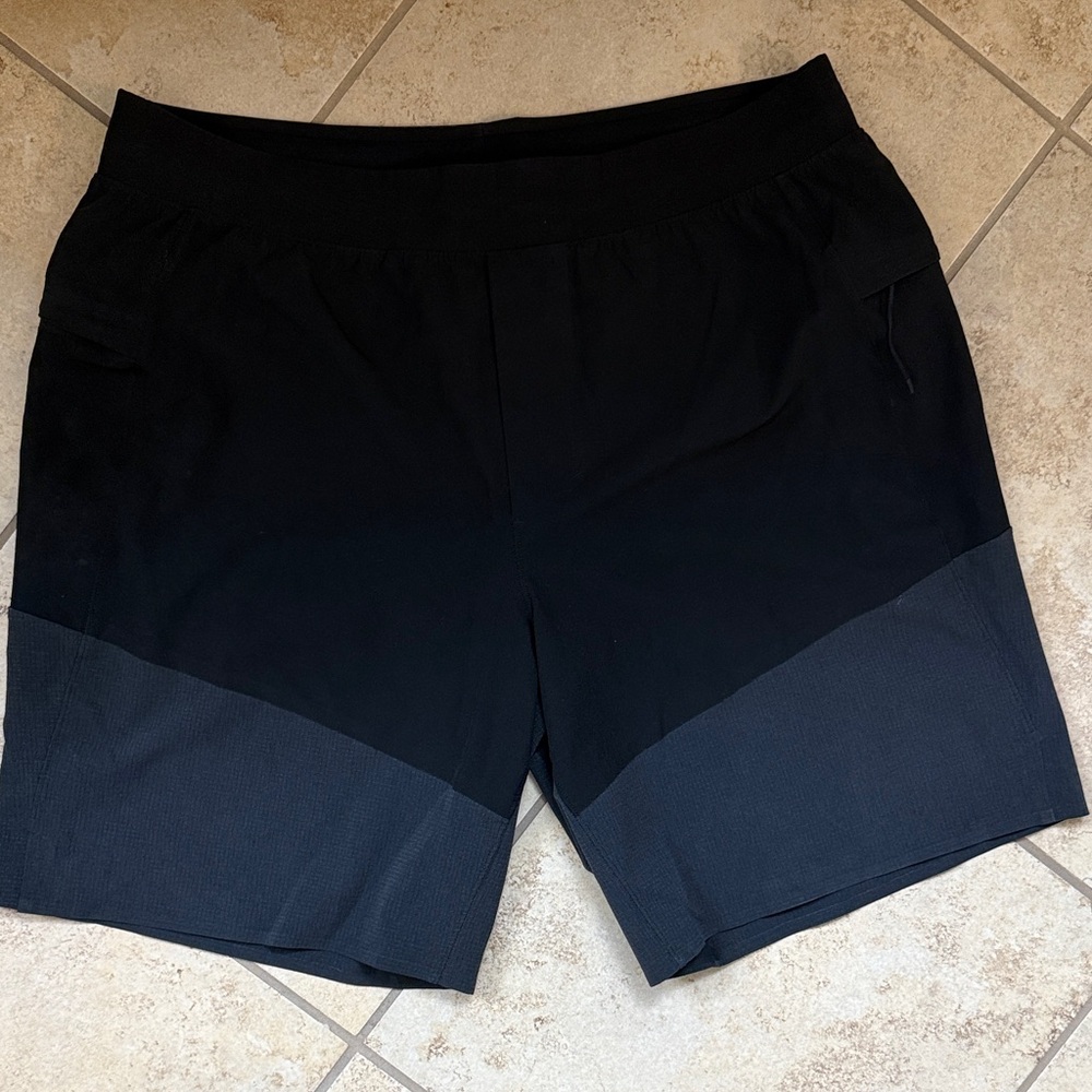 Lululemon Men’s Namaste at the Beach Lined Shorts